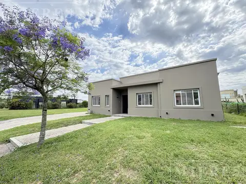 Casa en venta sobre lote interno en   Barrio Vistas Puertos