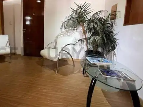 Oficina en Alquiler con 1 cochera