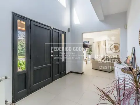 Casa 5 ambientes con 2 baños