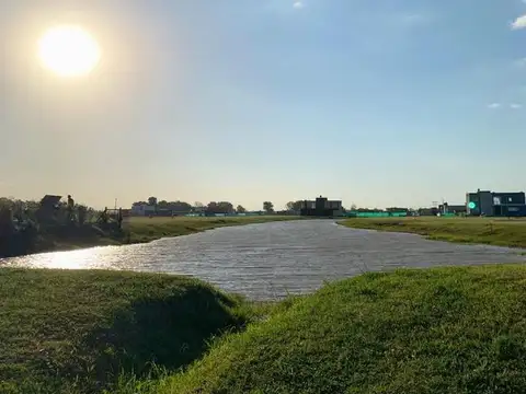 LA ALAMEDA  BARRIO PRIVADO Y SPA. LOTE CON PLANOS APROBADOS. PERMUTA 