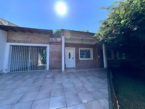 Casa 4 ambientes con 3 baños