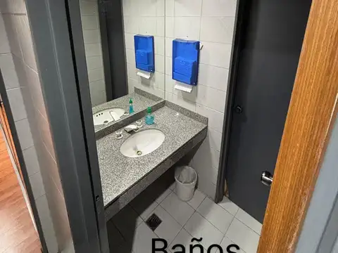 Oficina 7 ambientes con 2 baños