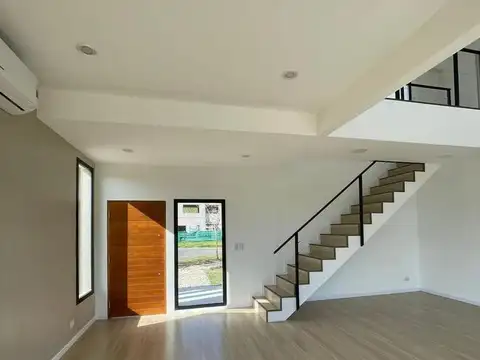 Casa 4 ambientes con 3 baños