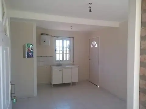 Casa 2 ambientes con 1 baño