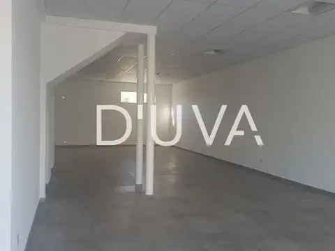 Local en Alquiler en Los Hornos, $ 2.700.000