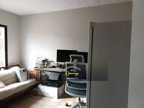 Casa muy linda en altura, gran terreno al fondo.