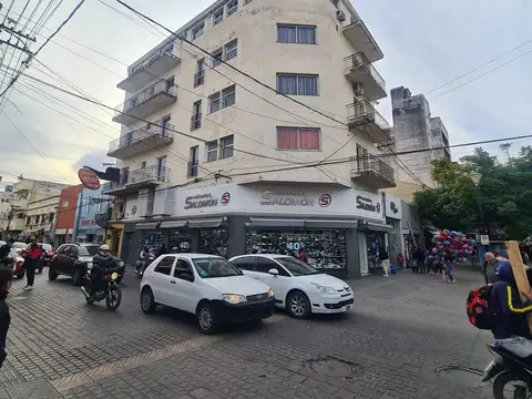 SE ALQUILA EDIFICIO EN MICROCENTRO (SOBRE PEATONAL)
