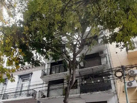 AL FRENTE AMPLIO AMBIENTE DIVISIBLE APTO PROFESIONAL