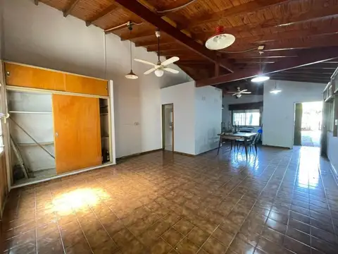 Casa en Venta con 4 cocheras