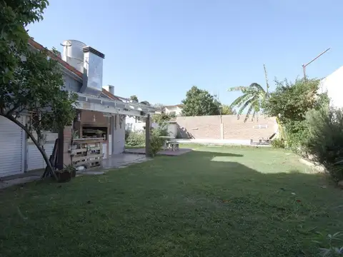 Casa Venta Parque Pileta y Galpón Lomas de Zamora