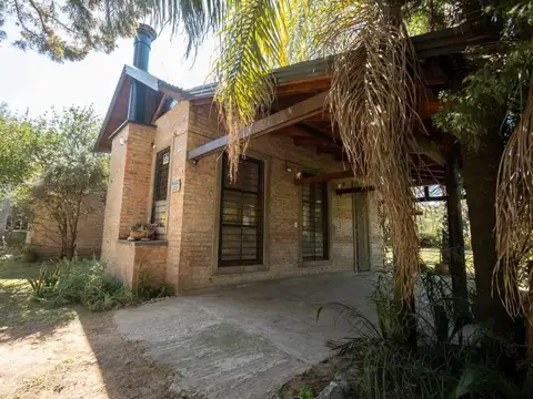 Casa en Venta con 2 cocheras
