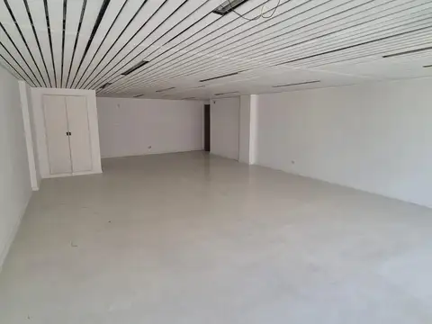 Oficina en Monzerrat venta con baño privado planta libre de 10m x 6 m