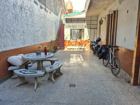 CASA 5 AMBIENTES EN VENTA PARQUE CHAS LOTE PROPIO