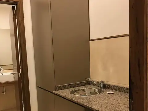 Oficina 4 ambientes con 1 baño