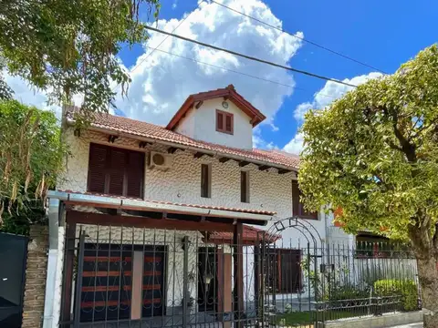 VENTA CASA 4 DORMITORIOS PATIO Y PILETA B. ALBERDI