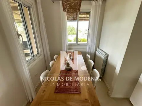 Vende casa en El Chorro- Manantiales, de 4 dormitorios.