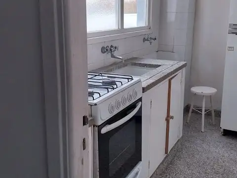 Venta departamento 3 ambientes céntrico a mts. de las plazas centrales