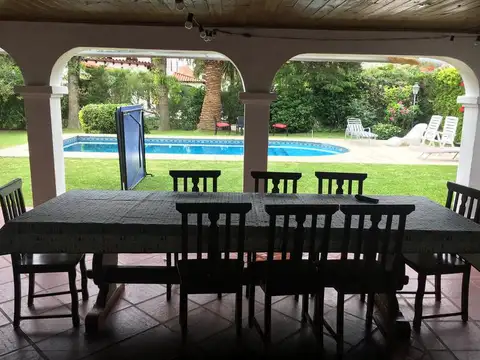 Casa en Venta con 2 cocheras