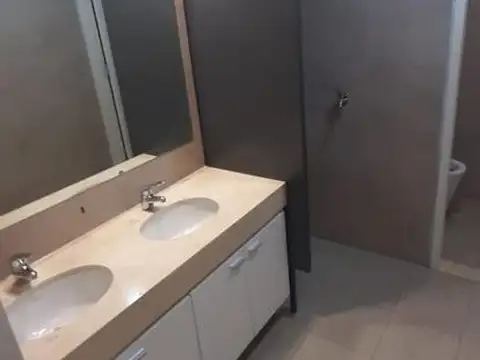 Oficina 2 cocheras Puerto Madero Center