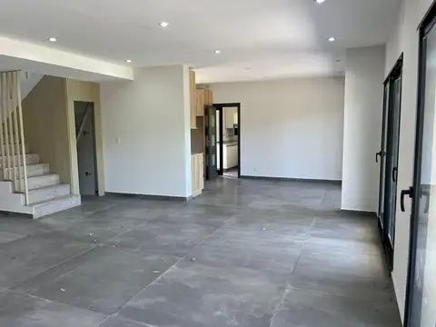 Casa 5 ambientes con 3 baños