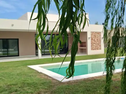 Casa tres dormitorios en barrio cerrado santa Rita san Vicente Buenos Aires