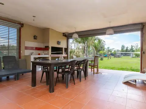 VENTA CASA 4 AMBIENTES CON PILETA QUINCHO Y PARQUE
