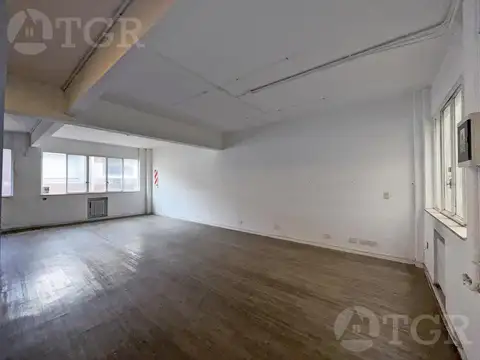 Oficina 5 ambientes con 2 baños