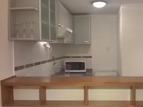 IMPECABLE dpto de 1 Amb. CON MUEBLES con cochera.