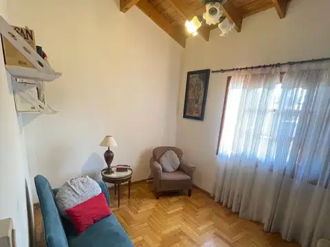CASA 4 AMBIENTES CON FONDO VILLA BALLESTER