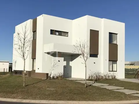 Casa en Venta al Oeste