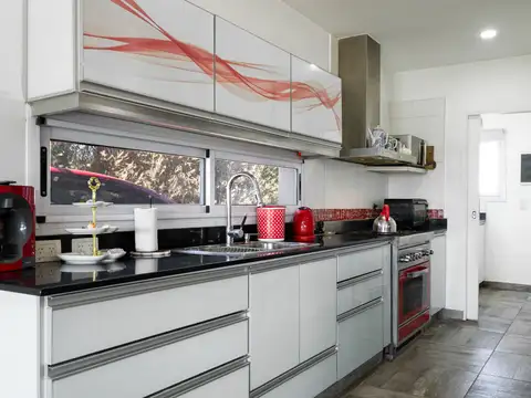 Casa 5 ambientes con 3 baños