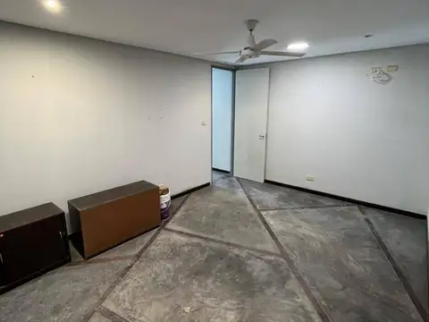 Oficina en Alquiler en Villa Miranda Gallino, $ 375.000
