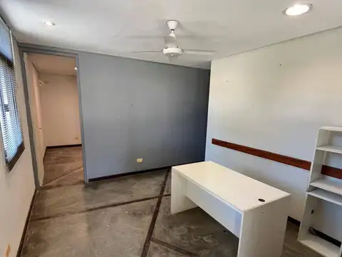 Oficina en alquiler. Avenida Sabin 201.