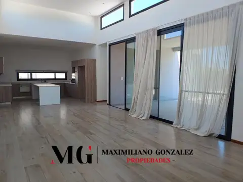 Casa 3 ambientes con 2 baños