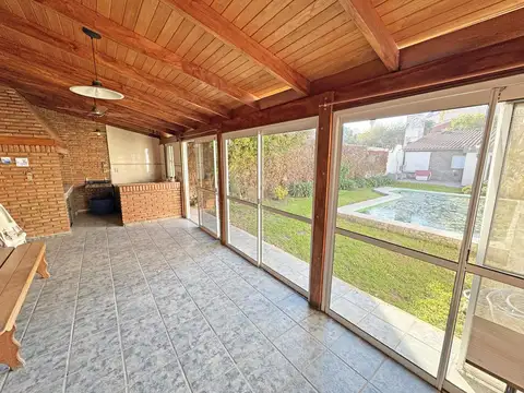 Casa en Venta con 2 cocheras