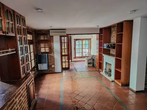 VENTA CASA HAEDO 5 AMB CON LOCAL MUY BUEN ESTADO 