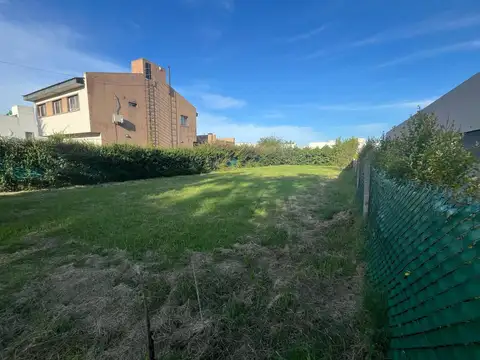 Venta de lote en Barrio Don Carlos Gonnet
