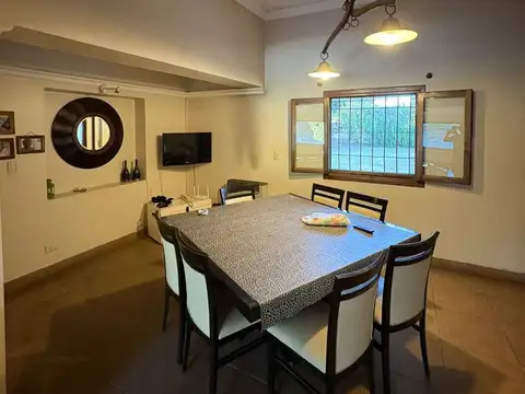 Casa 5 ambientes con 2 baños