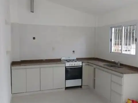 Casa en Alquiler con 4 cocheras