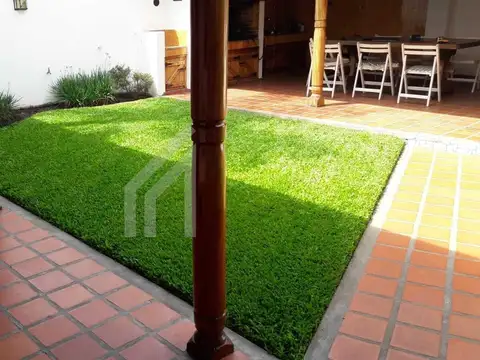 Casa 7 ambientes con 2 baños