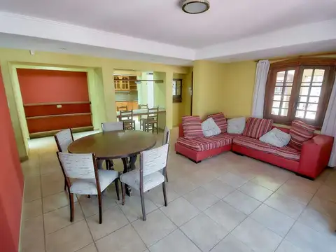 Casa en Venta con 3 cocheras