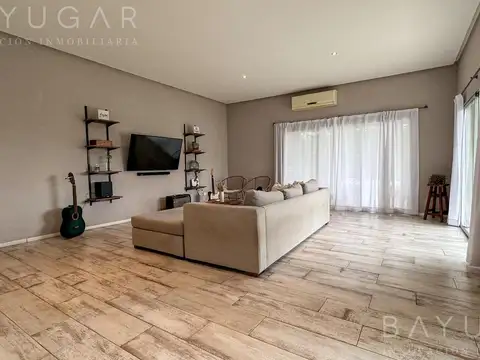 Casa en Venta con 4 cocheras