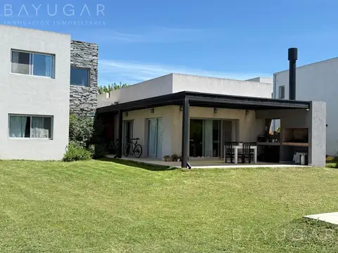 Casa en Venta en El Canton, USD 243.000