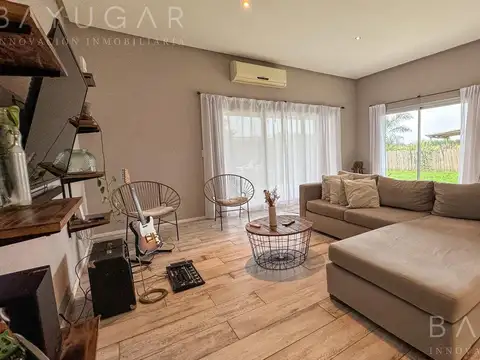 Casa 4 ambientes con 2 baños