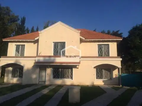 Las Margaritas, Pilar .