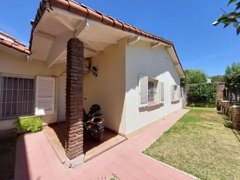 CASA EN PH- 3 AMB- VENTA- CASTELAR NORTE