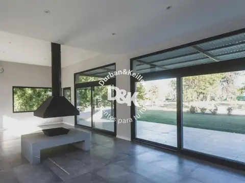 Casa en Alquiler con 2 cocheras