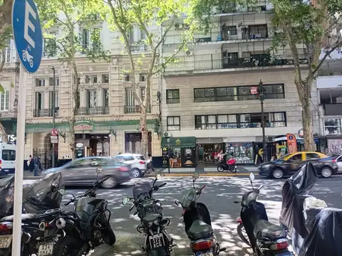 Local en Alquiler en Monserrat, $ 690.000