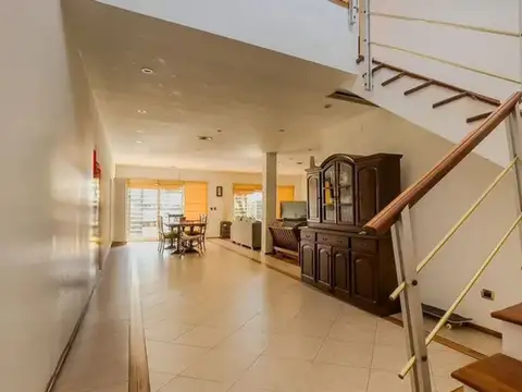 Casa en Venta en Manuel B Gonnet, USD 240.000