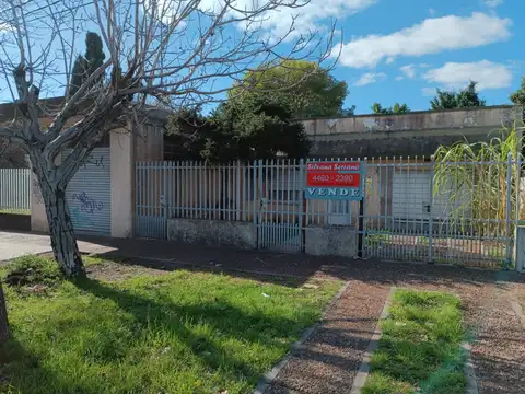 casa de 4 amb. con LOCAL